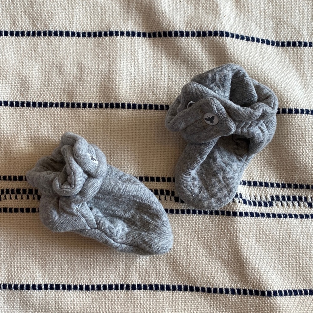 0-3Month Burt’s Bees Baby Booties/ Quilted Gray